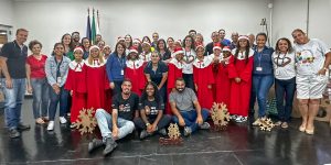 Crianças de projeto social fazem Cantada de Natal na Paraibuna Embalagens