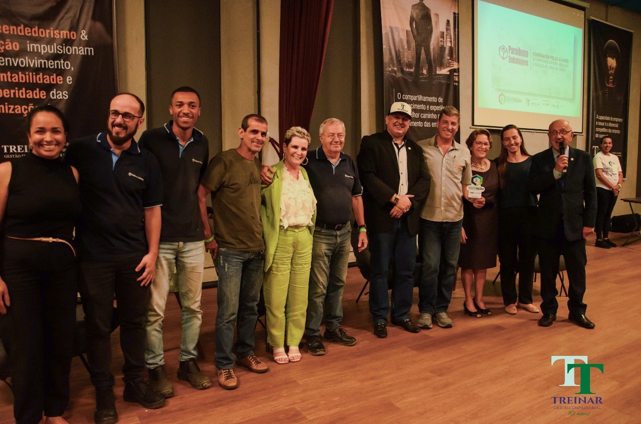 Fundador da Paraibuna Embalagens recebe mais uma homenagem pelos 60 anos da empresa