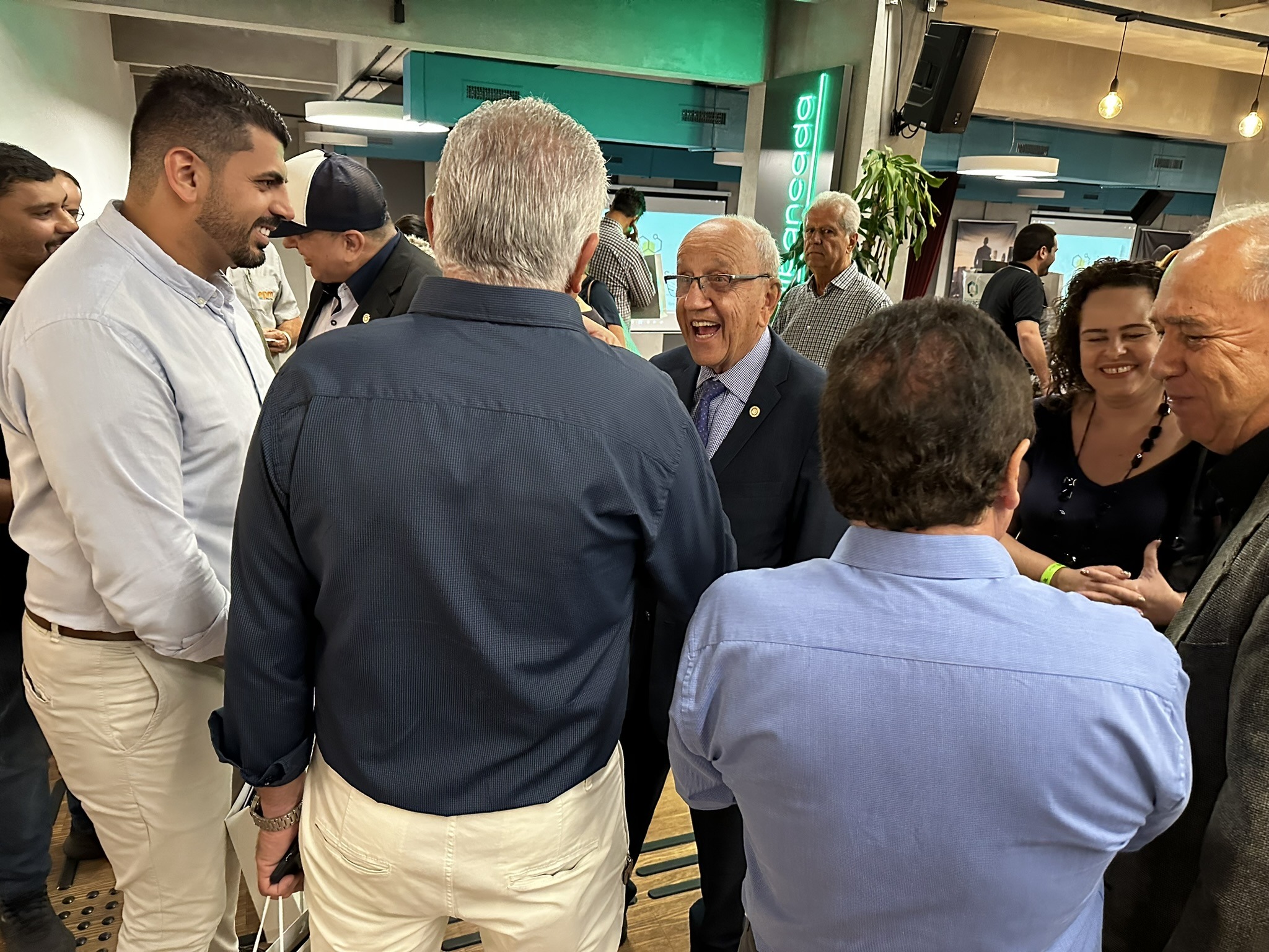 Fundador da Paraibuna Embalagens recebe mais uma homenagem pelos 60 anos da empresa