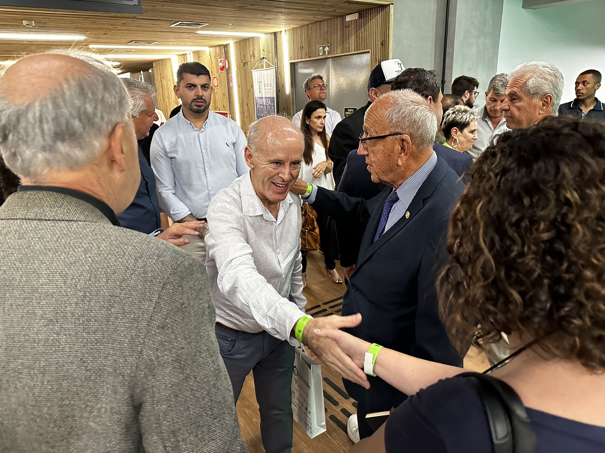 Fundador da Paraibuna Embalagens recebe mais uma homenagem pelos 60 anos da empresa