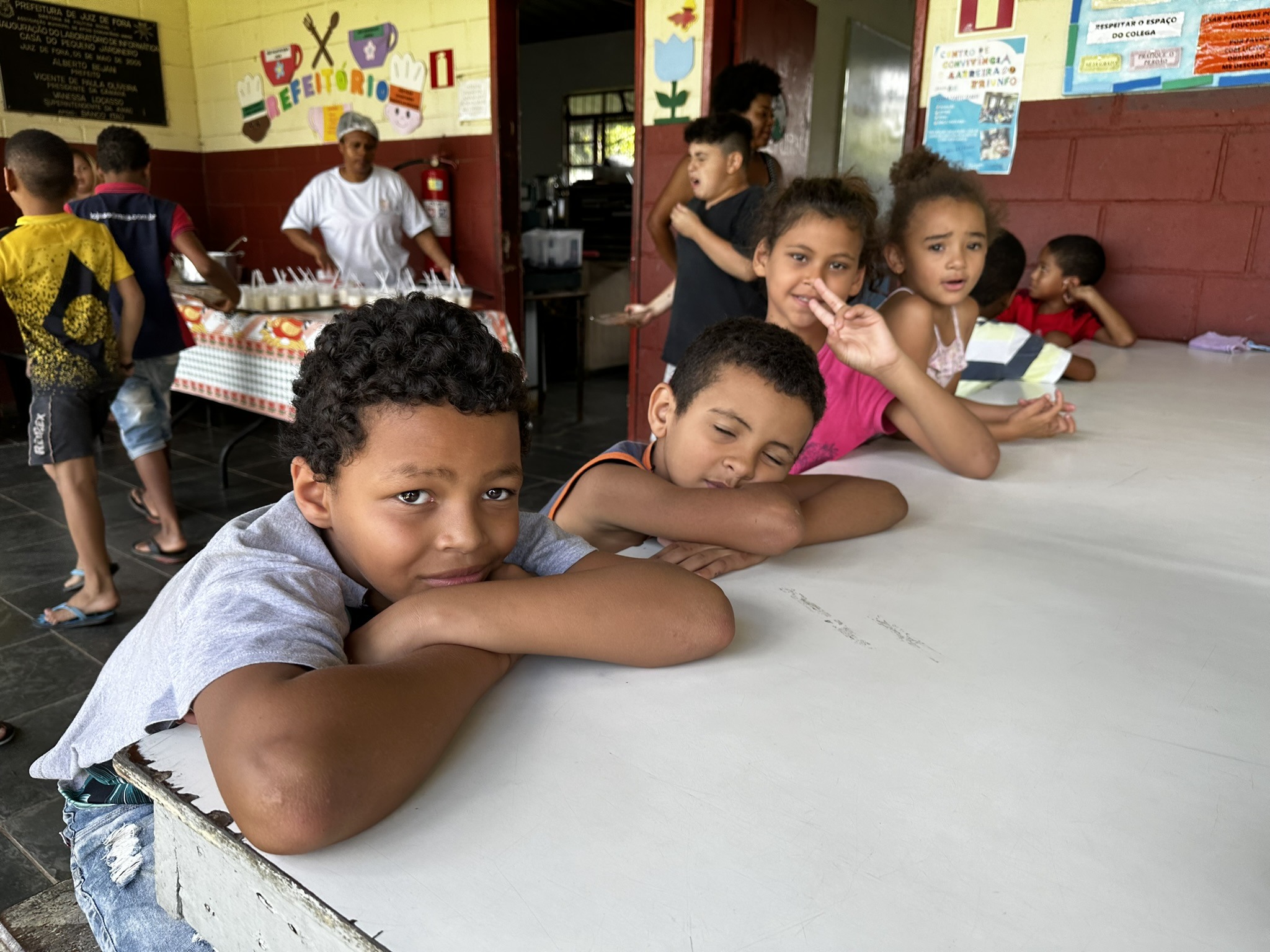 Paraibuna Embalagens entrega presentes a crianças e idosos  