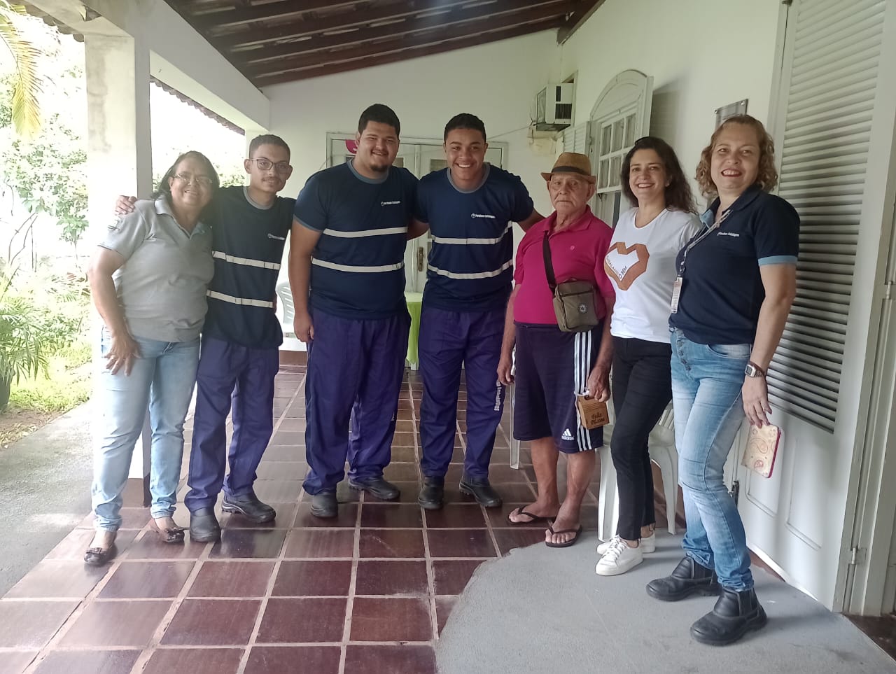 Jovens aprendizes da Paraibuna Embalagens preparam Páscoa para crianças, jovens e adultos atendidos em projeto EmbalandO Bem.