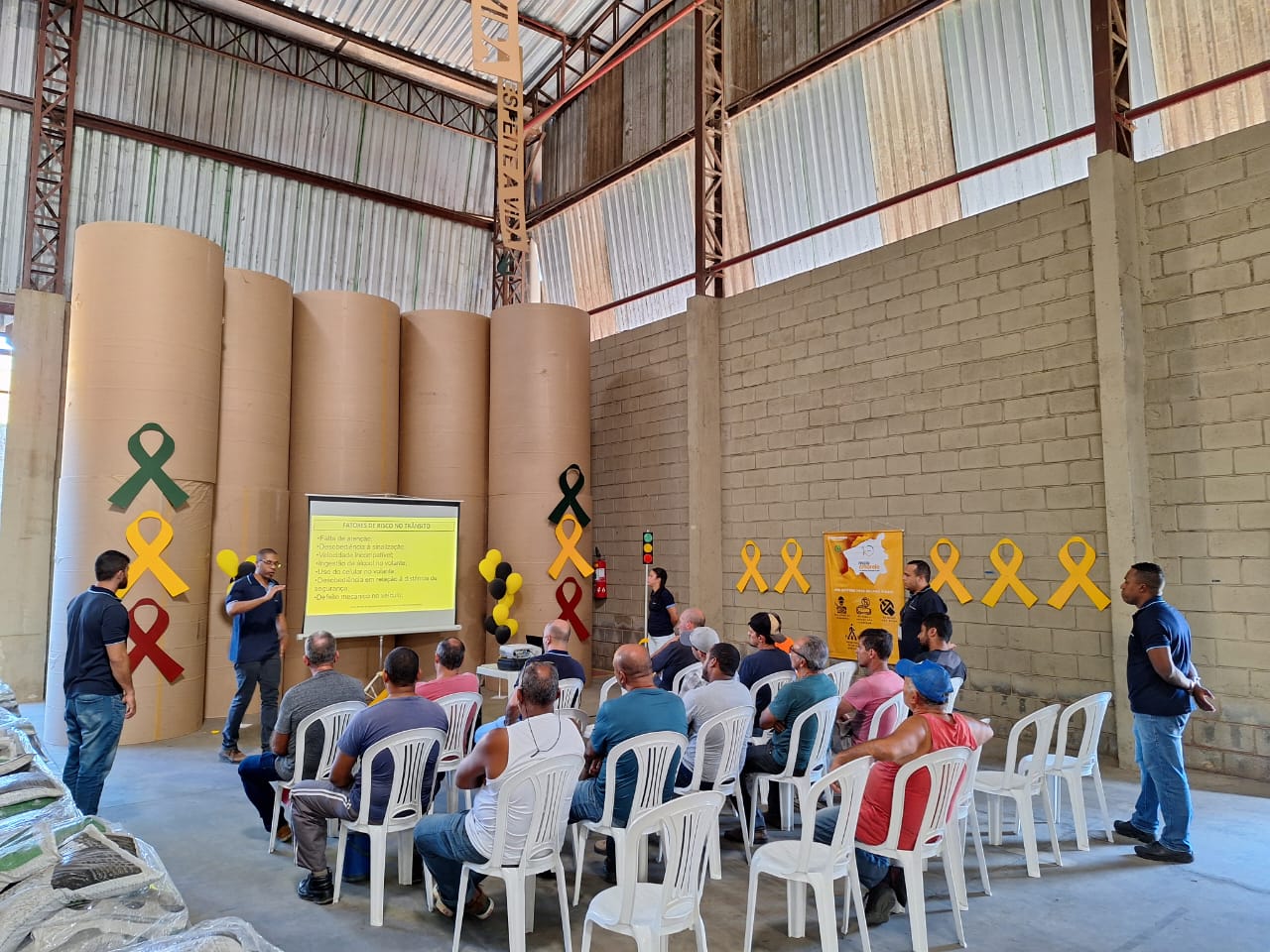 Campanha Maio Amarelo alerta para segurança no trânsito com o tema "Paz no trânsito começa por você"