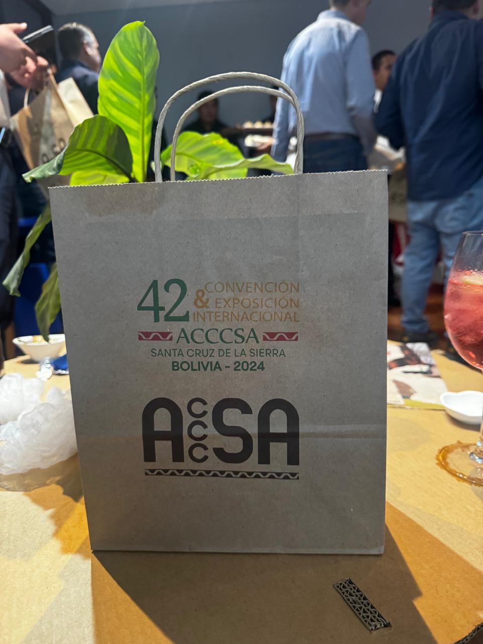 Paraibuna Embalagens participa da Convención & Exposición Internacional ACCCSA 2024 em Santa Cruz de la Sierra
