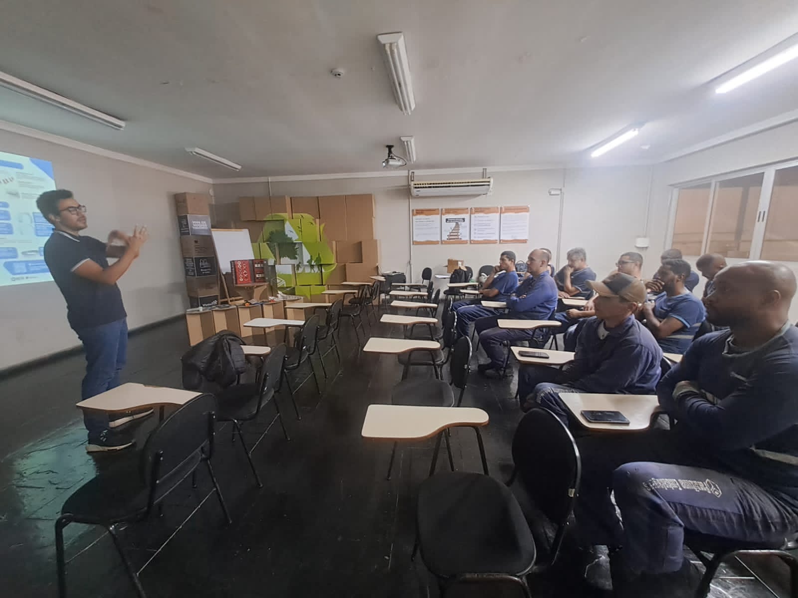 Paraibuna Embalagens dá sequência às atividades de aprendizagem contínuo nos setores de manutenção e expedição.