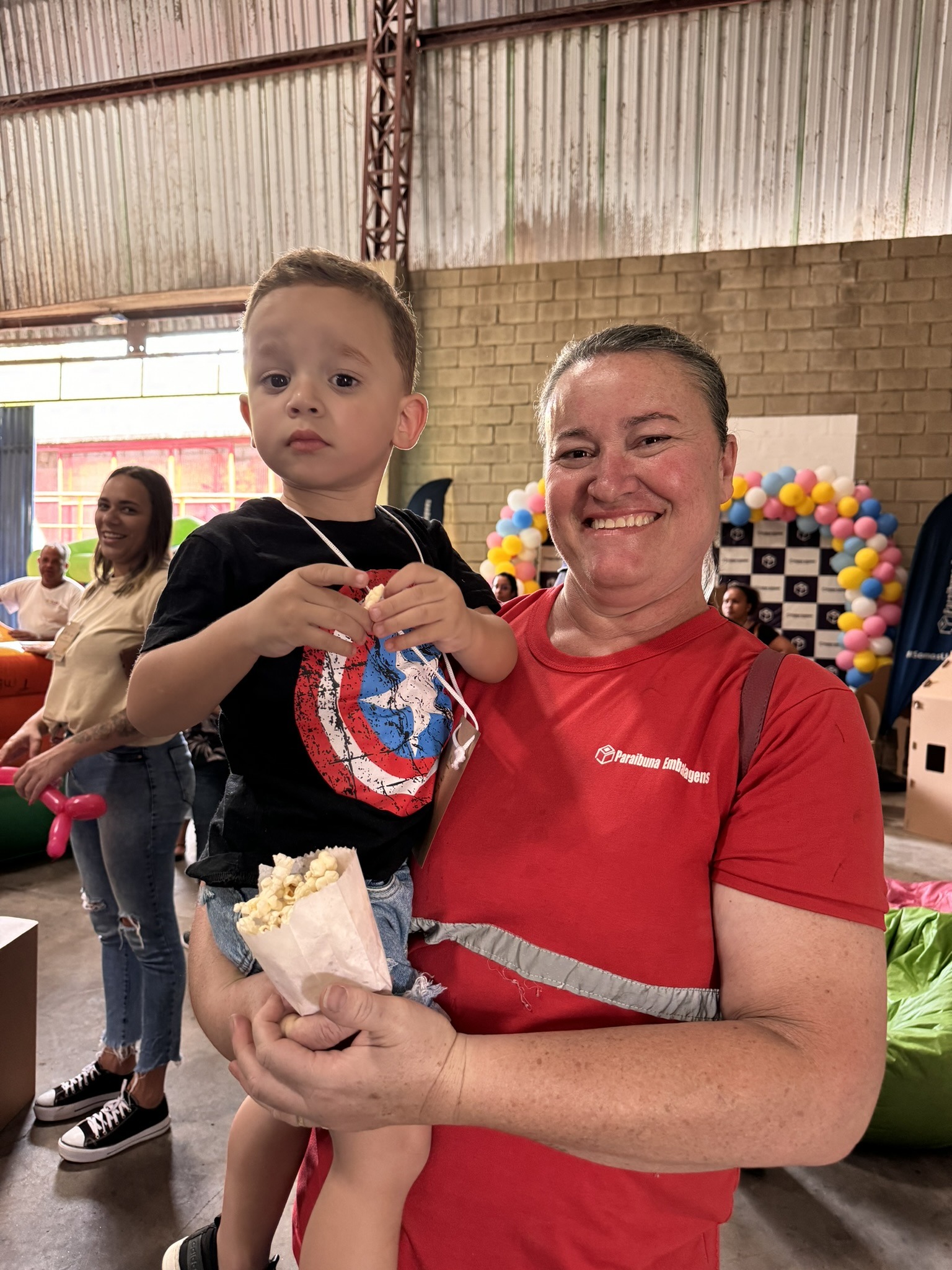Paraibuna Embalagens promove festa para comemorar o Mês das Crianças